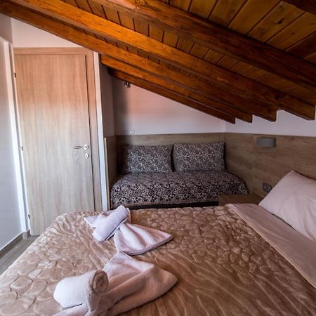 Ferienwohnung Golden Attic Nea Roda Exterior foto