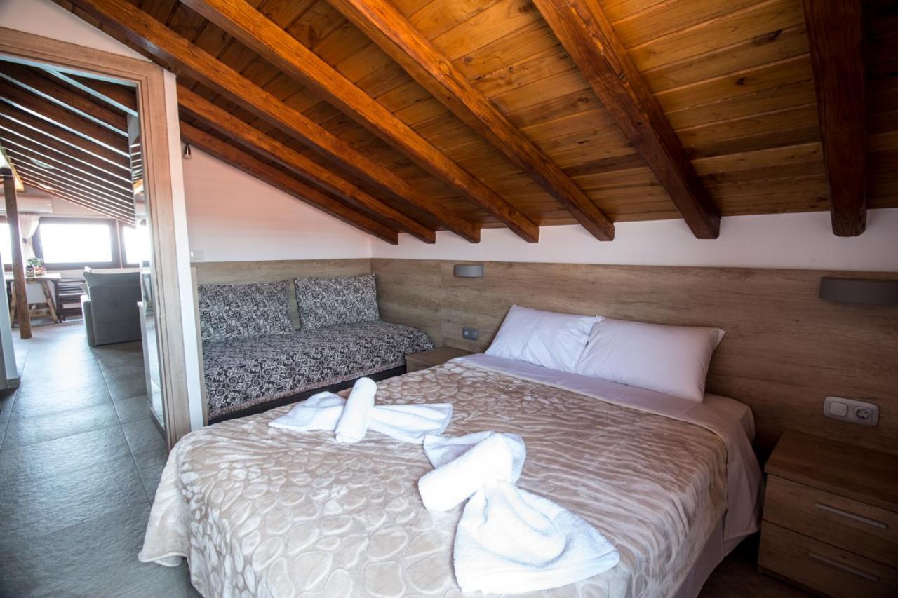 Ferienwohnung Golden Attic Nea Roda Exterior foto